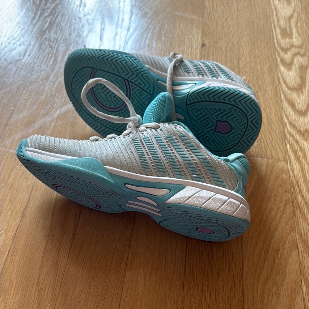 K-Swiss Kids Sneakers in White and Aqua